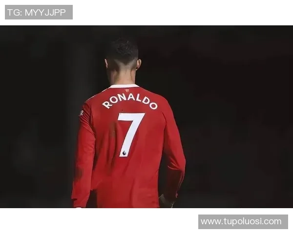 11号足球明星后卫的传奇之路与战术解析揭秘 11号足球明星后卫的传奇之路与战术解析揭秘