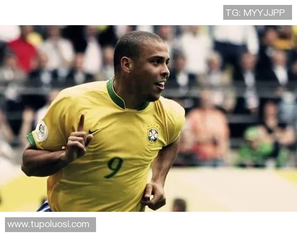 岁月无情足球明星年老时的风采与回忆展现人生的辉煌与坚持