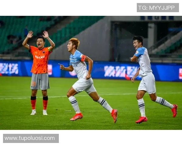 广州足球队蜕变之旅:从地方球队到世界舞台的崛起与挑战 广州足球队蜕变之旅:从地方球队到世界舞台的崛起与挑战