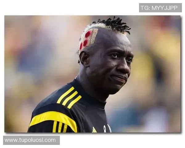 足球明星个性发型大揭秘图案设计引领潮流风尚 足球明星个性发型大揭秘图案设计引领潮流风尚