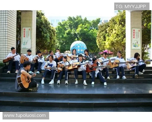 深圳足球队心理素质转变的热议与未来发展探索 深圳足球队心理素质转变的热议与未来发展探索