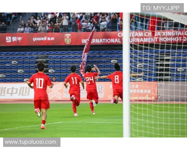 成都足球队团队协作引发热议球迷对战术配合与球员表现展开激烈讨论 成都足球队团队协作引发热议球迷对战术配合与球员表现展开激烈讨论